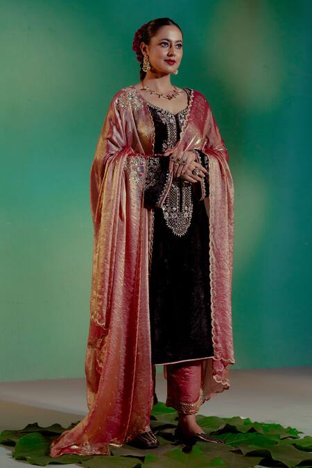 Buy_Gul By Aishwarya_Black Velvet, Tissue Embroidery, Zari Bahar Kurta Set _Online_at_Aza_Fashions
