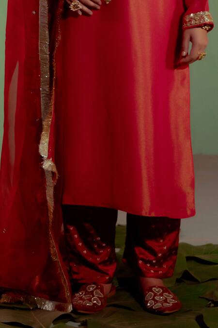 Gul By Aishwarya_Pink Brocade, Silk Organza, Tissue Embroidery, Sequins Garland Kurta Pant Set _Online_at_Aza_Fashions