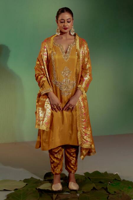 Buy_Gul By Aishwarya_Gold Tissue, Georgette, Brocade Embroidery, Sequins Damask Blossom Kurta Set _Online_at_Aza_Fashions