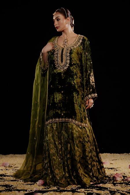 Buy_Gul By Aishwarya_Green Velvet, Brocade, Silk Organza Embroidery, Zari Mughal Crest Kurta Set _Online_at_Aza_Fashions