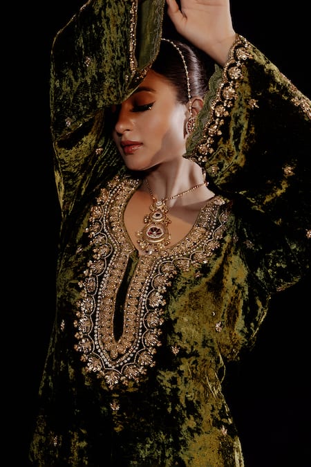 Buy_Gul By Aishwarya_Green Velvet, Brocade, Silk Organza Embroidery, Zari Mughal Crest Kurta Set 