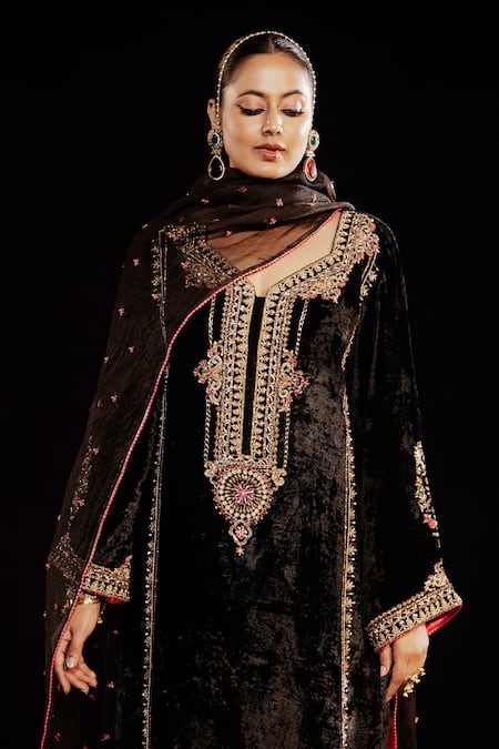 Gul By Aishwarya_Black Satin, , Organza Embroidery Sweetheart Rani Haar Kurta Pant Set _Online_at_Aza_Fashions