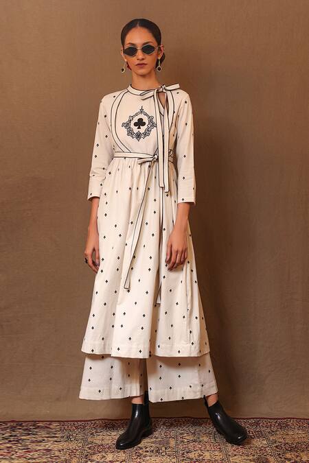 Buy_Mati_Off White Cotton Embroidery Round Neck Spade Anarkali Set _Online_at_Aza_Fashions