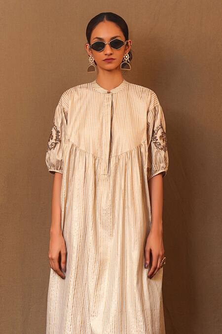 MATI_1_Off White Cotton Zari Mandarin Zardozi Placement Embroidered Kurta And Pant Set _Online_at_Aza_Fashions