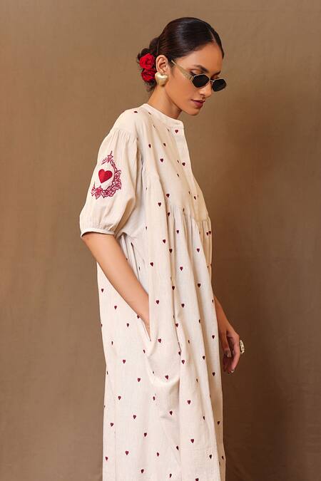 MATI_1_Off White Cotton Embroidery Mandarin Collar Heart Kurta And Flared Pant Set _Online_at_Aza_Fashions