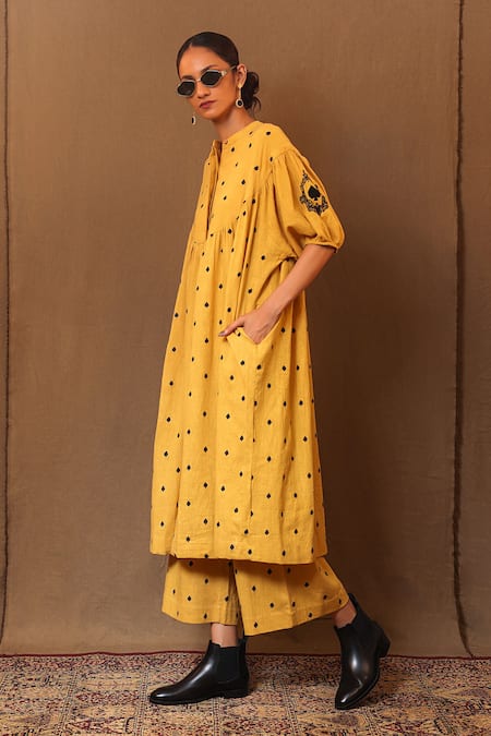 Buy MATI_1 Yellow Cotton Embroidery Mandarin Collar Spade Tunic Online at Aza Fashions Buy_MATI_1_Yellow Cotton Embroidery Mandarin Collar Spade Tunic _Online_at_Aza_Fashions