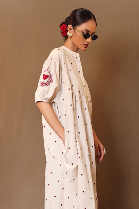 Mati_Off White Cotton Embroidery Mandarin Collar Heart Tunic _Online_at_Aza_Fashions