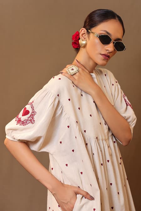 Buy_Mati_Off White Cotton Embroidery Mandarin Collar Heart Tunic _Online_at_Aza_Fashions