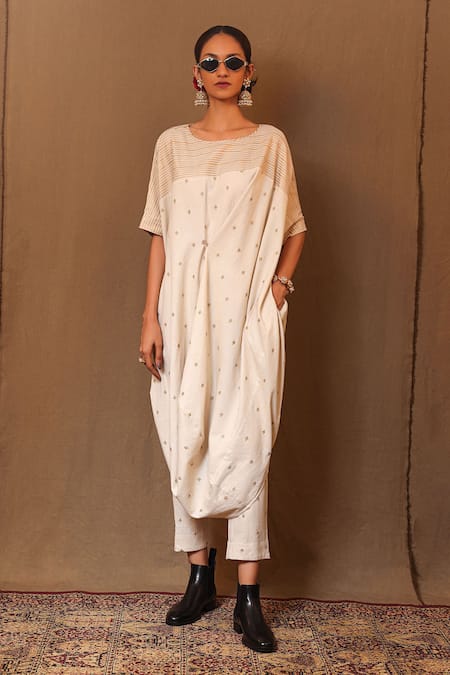 MATI_1_Off White Cotton Zari, Embroidery Boat Neck Thread Cowl Kurta And Pant Set _Online_at_Aza_Fashions