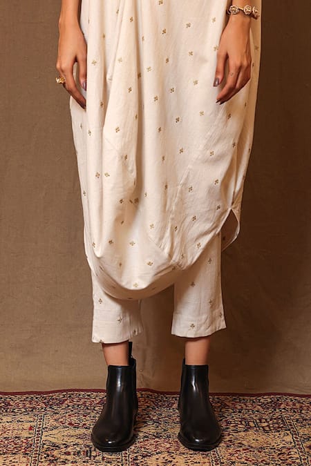 Shop_MATI_1_Off White Cotton Zari, Embroidery Boat Neck Thread Cowl Kurta And Pant Set _Online_at_Aza_Fashions