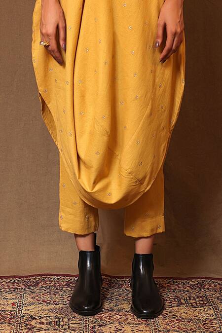 MATI_1 Yellow Cotton Zari, Embroidery Boat Neck Thread Cowl Kurta at Aza Fashions MATI_1_Yellow Cotton Zari, Embroidery Boat Neck Thread Cowl Kurta _at_Aza_Fashions