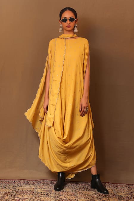 Shop_MATI_1_Yellow Cotton Zari Boat Neck Embroidered Draped Kurta With Stole _at_Aza_Fashions