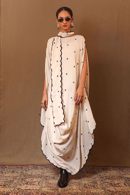 Shop_Mati_Off White Cotton Cut Work Boat Neck Embroidered Draped Kurta With Stole _at_Aza_Fashions