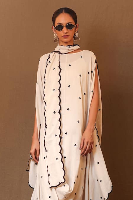 Mati_Off White Cotton Cut Work Boat Neck Embroidered Draped Kurta With Stole _Online_at_Aza_Fashions
