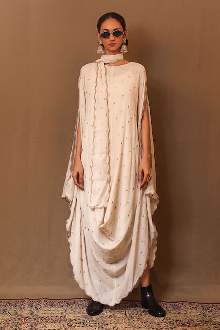 Shop MATI_1 Off White Cotton Boat Neck Heart Embroidered Draped Kurta With Stole at Aza Fashions Shop_MATI_1_Off White Cotton Boat Neck Heart Embroidered Draped Kurta With Stole _at_Aza_Fashions