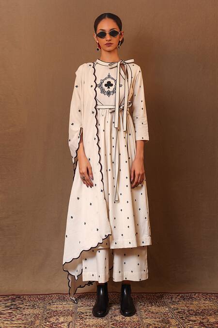 Buy MATI_1 Off White Cotton Embroidery Bandeau Neck Spade Hand Angarkha Online at Aza Fashions Buy_MATI_1_Off White Cotton Embroidery Bandeau Neck Spade Hand Angarkha _Online_at_Aza_Fashions