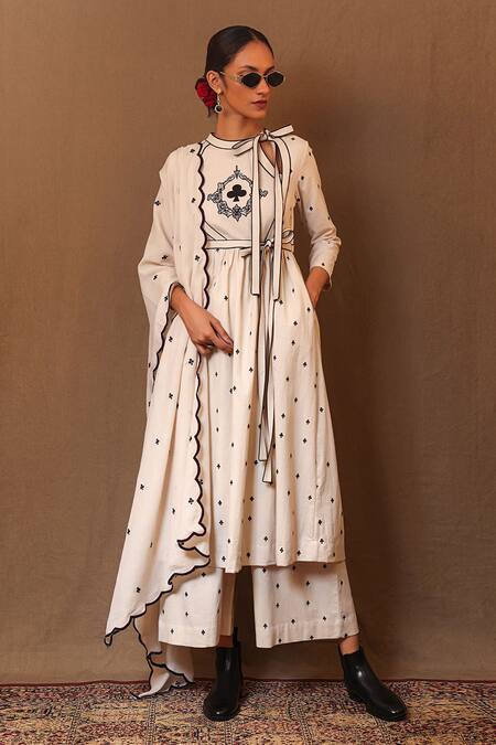 MATI_1 Off White Cotton Embroidery Bandeau Neck Spade Hand Angarkha at Aza Fashions MATI_1_Off White Cotton Embroidery Bandeau Neck Spade Hand Angarkha _at_Aza_Fashions