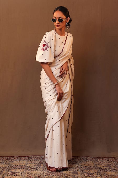 MATI_1 Off White Cotton Embroidery, Zari Round Neck Heart Saree With Blouse at Aza Fashions MATI_1_Off White Cotton Embroidery, Zari Round Neck Heart Saree With Blouse _at_Aza_Fashions