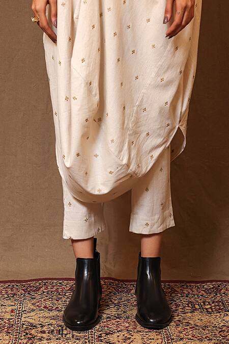 MATI_1_Off White Cotton Embroidery Spade Straight Pant _Online_at_Aza_Fashions