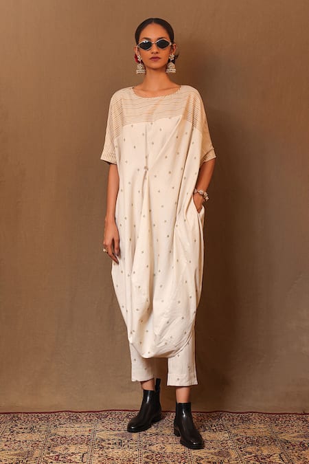 Shop_MATI_1_Off White Cotton Embroidery Spade Straight Pant _Online_at_Aza_Fashions