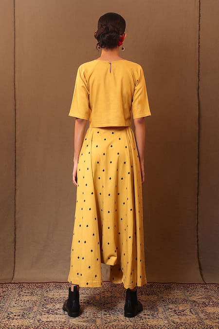 Shop MATI_1 Yellow Cotton Embroidery Round Neck Aari Spade Crop Top at Aza Fashions Shop_MATI_1_Yellow Cotton Embroidery Round Neck Aari Spade Crop Top _at_Aza_Fashions