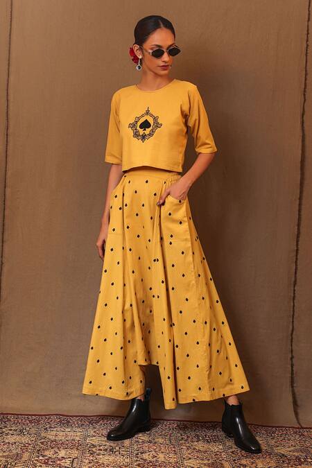 Buy MATI_1 Yellow Cotton Embroidery Round Neck Aari Spade Crop Top Online at Aza Fashions Buy_MATI_1_Yellow Cotton Embroidery Round Neck Aari Spade Crop Top _Online_at_Aza_Fashions