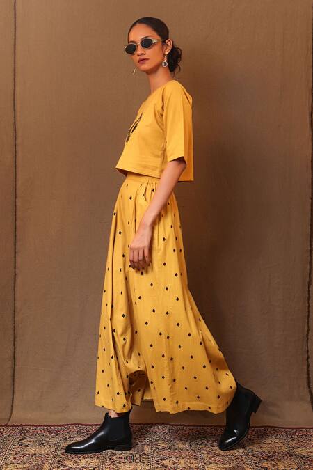 Shop MATI_1 Yellow Cotton Embroidery Round Neck Aari Spade Crop Top Online at Aza Fashions Shop_MATI_1_Yellow Cotton Embroidery Round Neck Aari Spade Crop Top _Online_at_Aza_Fashions