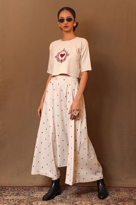 Buy MATI_1 Off White Cotton Embroidery Round Neck Aari Heart Crop Top Online at Aza Fashions Buy_MATI_1_Off White Cotton Embroidery Round Neck Aari Heart Crop Top _Online_at_Aza_Fashions