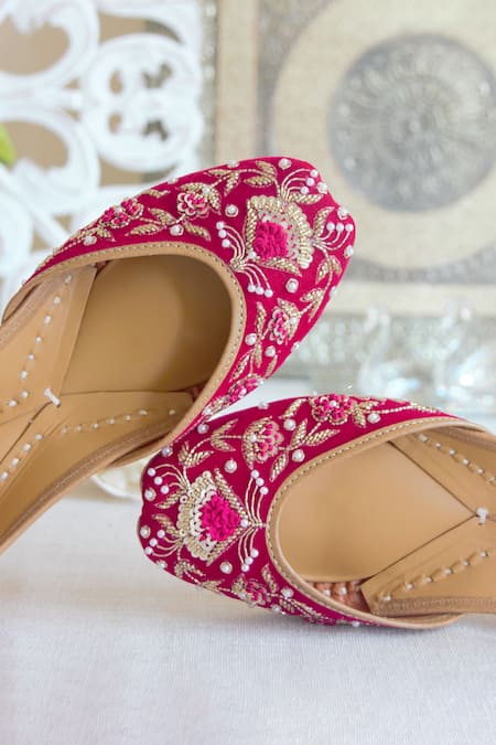 Amaryllis For Her Pink Sequin Meher Fiore Vine Embroidered Juttis 