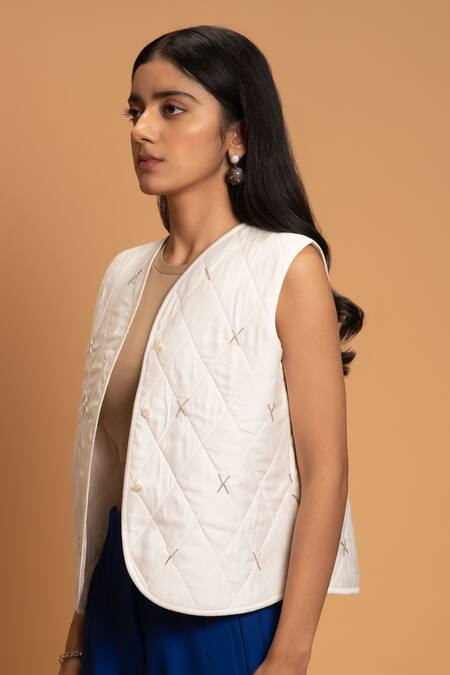 Buy Khajoor Studio White Linen Beads V-neck Snow Quilted Gilet Online at Aza Fashions Buy_Khajoor Studio_White Linen Beads V-neck Snow Quilted Gilet _Online_at_Aza_Fashions
