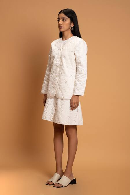 Khajoor Studio White Linen Beads V-neck Snow Quilted Jacket at Aza Fashions Khajoor Studio_White Linen Beads V-neck Snow Quilted Jacket _at_Aza_Fashions
