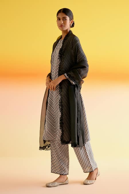 Amisha Kothari_Black Silk, Organza Embroidery Round Neck Kumud Stripped Kurta Pant Set _Online_at_Aza_Fashions