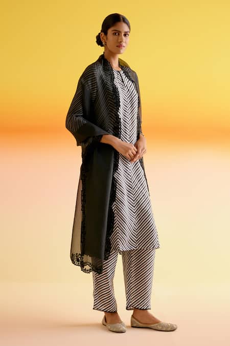 Buy_Amisha Kothari_Black Silk, Organza Embroidery Round Neck Kumud Stripped Kurta Pant Set _Online_at_Aza_Fashions