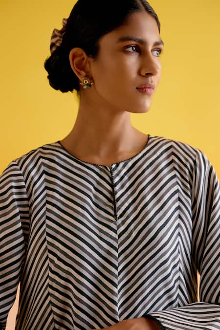 Buy_Amisha Kothari_Black Silk, Organza Embroidery Round Neck Kumud Stripped Kurta Pant Set 
