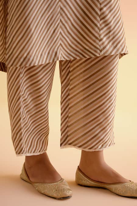 Buy_Amisha Kothari_Cream Silk, Organza Embroidery Round Neck Kumud Stripe Print Kurta Pant Set _Online_at_Aza_Fashions