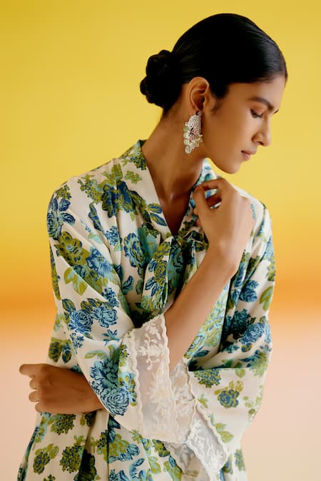 Amisha Kothari_Blue Silk Embroidery Kusum Flora Print Kurta With Pant _at_Aza_Fashions