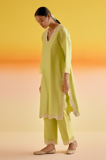 Buy_Amisha Kothari_Green Chanderi Silk, Organza Embroidery V-neck Ananya Dori Work Kurta Pant Set _Online_at_Aza_Fashions