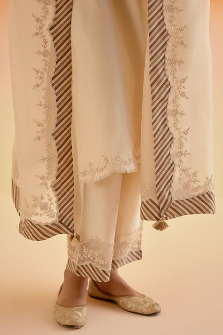 Buy Amisha Kothari Cream Organza, Chanderi Silk Embroidery Round Neck Aria Floral Kurta Pant Set Online at Aza Fashions Buy_Amisha Kothari_Cream Organza, Chanderi Silk Embroidery Round Neck Aria Floral Kurta Pant Set _Online_at_Aza_Fashions