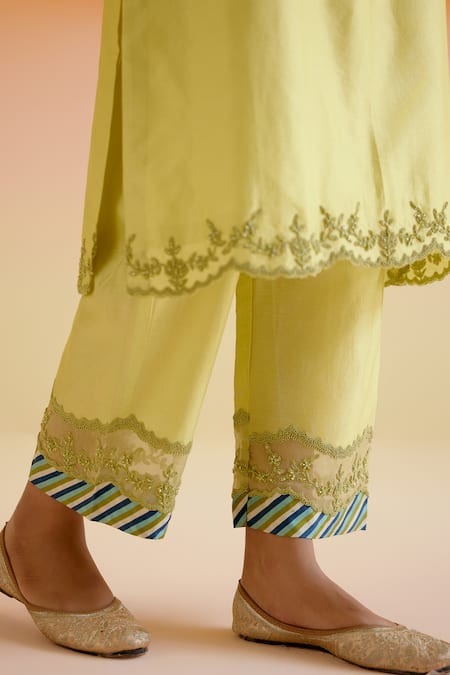 Amisha Kothari_Green Organza, Chanderi Silk Embroidery Round Neck Aria Flora Kurta Pant Set _Online_at_Aza_Fashions