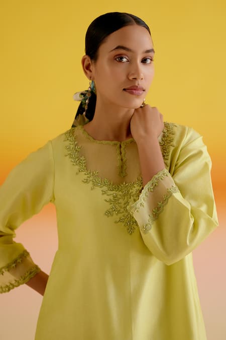 Buy_Amisha Kothari_Green Organza, Chanderi Silk Embroidery Round Neck Aria Flora Kurta Pant Set _Online_at_Aza_Fashions