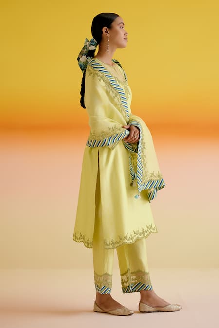 Shop_Amisha Kothari_Green Organza, Chanderi Silk Embroidery Round Neck Aria Flora Kurta Pant Set _Online_at_Aza_Fashions