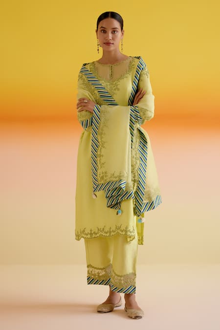 Buy_Amisha Kothari_Green Organza, Chanderi Silk Embroidery Round Neck Aria Flora Kurta Pant Set 