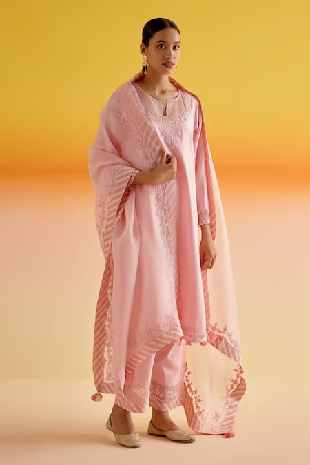 Amisha Kothari Pink Chanderi Silk Embroidery Floral Notched Aria Dori Kurta And Pant Set 