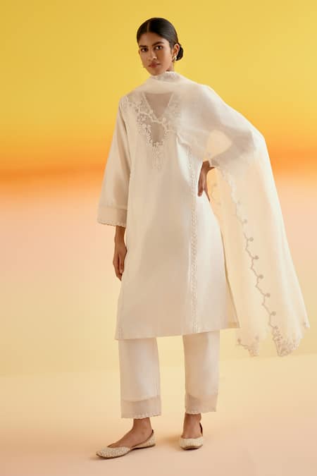 Amisha Kothari Ivory Chanderi Silk Embroidery Floral V-neck Anya Bead Kurta And Pant Set 