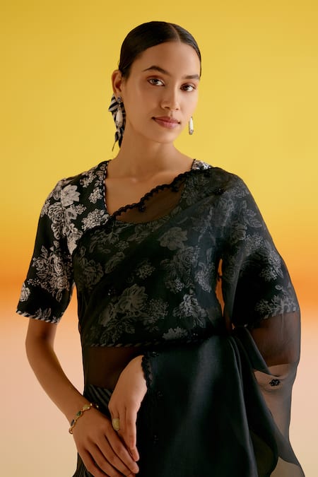 Shop_Amisha Kothari_Black , Sumona Candy Stripe Print Saree With Unstitched Blouse Piece _Online_at_Aza_Fashions