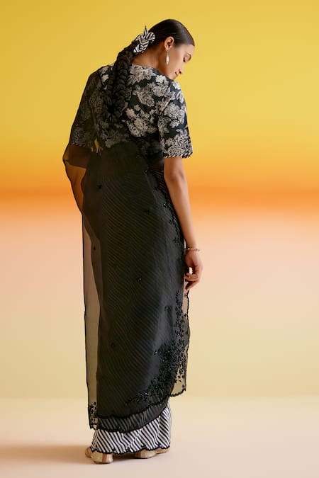 Amisha Kothari Sumona Candy Stripe Print Saree With Unstitched Blouse Piece 