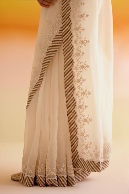 Buy_Amisha Kothari_Ivory Silk Organza, Shruti Candy Stripe Print Saree With Unstitched Blouse Piece _Online_at_Aza_Fashions