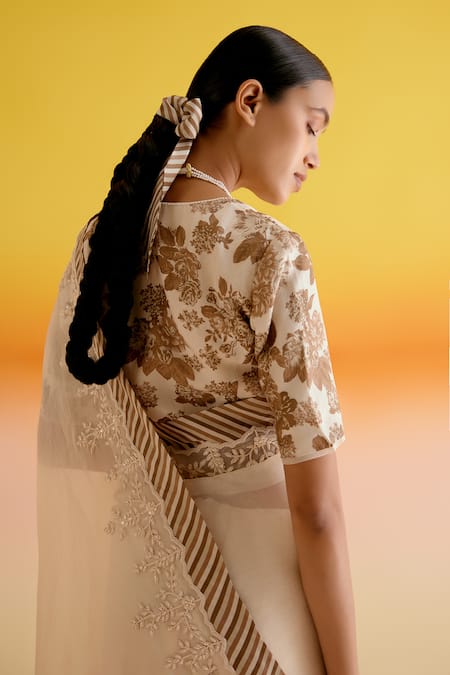 Amisha Kothari_Ivory Silk Organza, Shruti Candy Stripe Print Saree With Unstitched Blouse Piece _at_Aza_Fashions