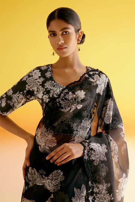 Amisha Kothari_Black Silk Organza Beads Parijat Floral Print Saree With Unstitched Blouse Piece _at_Aza_Fashions