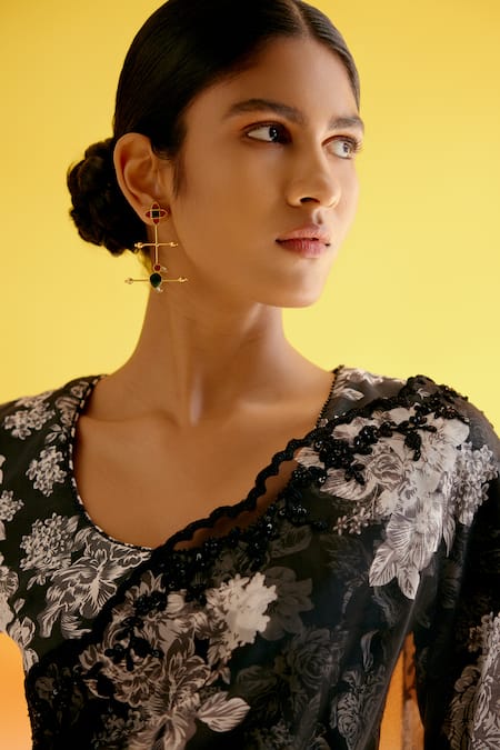 Buy_Amisha Kothari_Black Silk Organza Beads Parijat Floral Print Saree With Unstitched Blouse Piece 